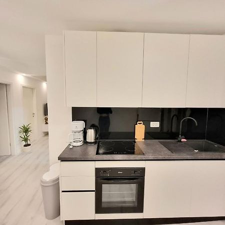 Appartamento Un Ami Pola Esterno foto