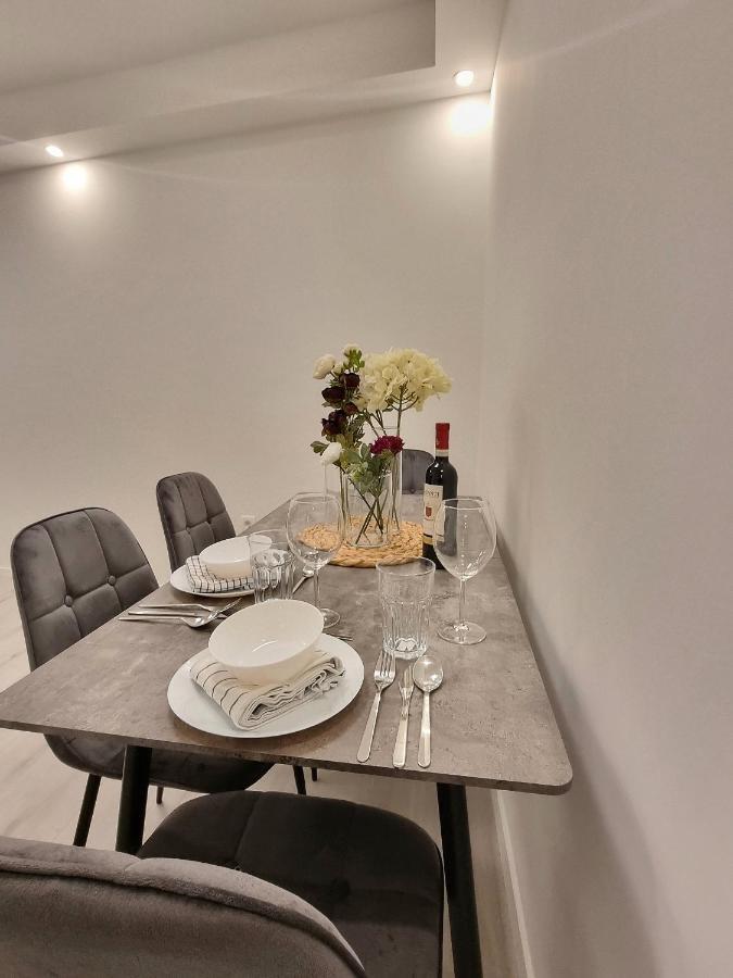Appartamento Un Ami Pola Esterno foto