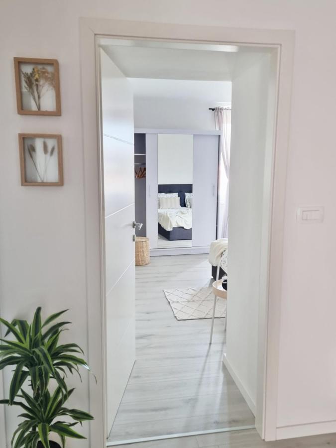 Appartamento Un Ami Pola Esterno foto